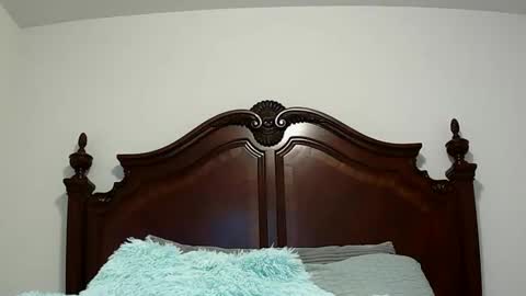 Queen Aria  online show from November 18, 9:05 pm