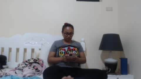 Snapshot of lovelyquey chatting on October 9, 3:21 am Angelquey online show from October 9, 3:21 am
