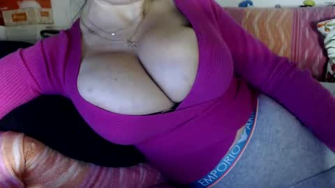 Snapshot of lovelywoman22 chatting on February 21, 3:23 am lovelywoman22 online show from February 21, 3:23 am