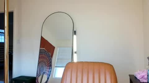 lovelyxmacii online show from June 12, 3:03 am