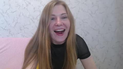 Snapshot of lovepeanutgirl chatting on February 14, 1:29 pm Mary Love online show from February 14, 1:29 pm