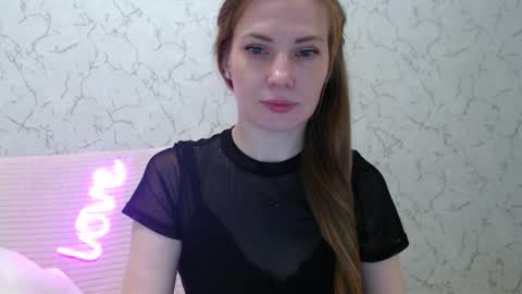 Snapshot of lovepeanutgirl chatting on October 1, 3:17 pm Mary Love online show from October 1, 3:17 pm