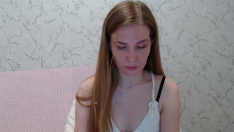 Snapshot of lovepeanutgirl chatting on September 19, 3:22 pm Mary Love online show from September 19, 3:22 pm