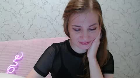 Snapshot of lovepeanutgirl chatting on October 2, 4:45 pm Mary Love online show from October 2, 4:45 pm