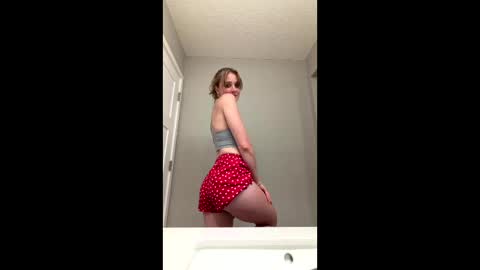 lovergirll1717 online show from June 3, 6:35 pm