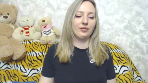 LovesRebecca online show from March 31, 1:27 am