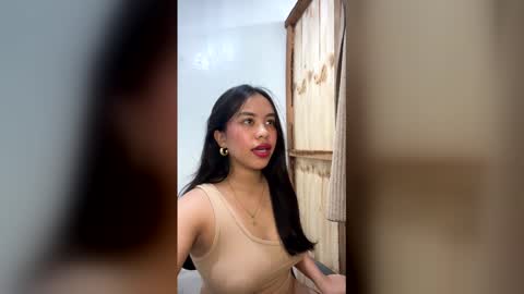 loving_apple19 online show from January 13, 12:31 pm