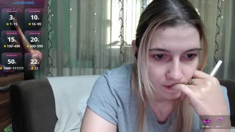 Snapshot of lovingfeetheels chatting on October 14, 7:55 am Antonia online show from October 14, 7:55 am