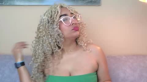 luana_curly online show from April 22, 2:36 pm