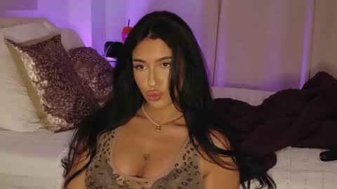 Luana Dess online show from May 11, 7:00 pm