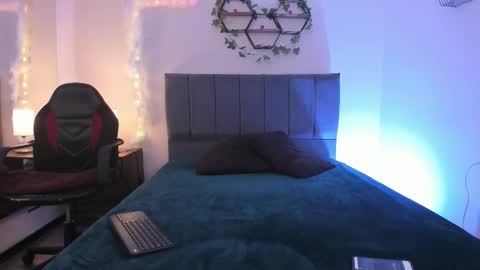 Lucero  online show from December 2, 3:19 am