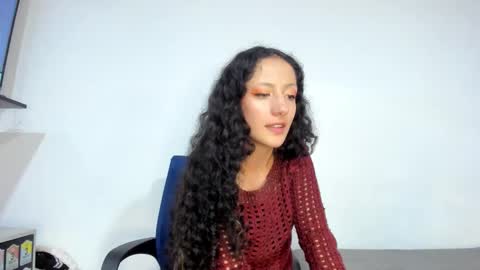 Snapshot of lucia_fuster chatting on October 10, 11:31 pm Lucia online show from October 10, 11:31 pm