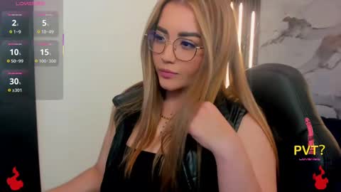 Snapshot of lucia_star_ chatting on October 7, 7:29 pm lucia star online show from October 7, 7:29 pm
