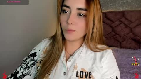 Snapshot of lucia_star_ chatting on December 5, 7:17 pm lucia star online show from December 5, 7:17 pm