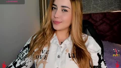 Snapshot of lucia_star_ chatting on December 19, 7:18 pm lucia star online show from December 19, 7:18 pm