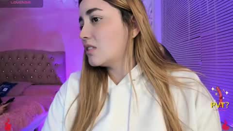 Snapshot of lucia_star_ chatting on February 18, 2:38 am lucia star online show from February 18, 2:38 am