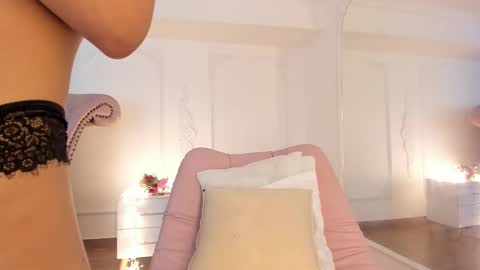 Snapshot of luciana_roa chatting on October 11, 9:50 pm Luciana online show from October 11, 9:50 pm