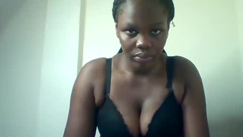 luciaresa online show from June 30, 6:13 am
