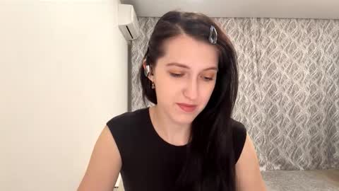 Snapshot of lucibeveridge chatting on October 31, 7:18 pm Mary online show from October 31, 7:18 pm