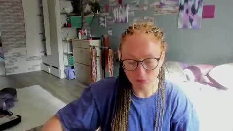 lucky_licky20 online show from August 9, 3:23 am