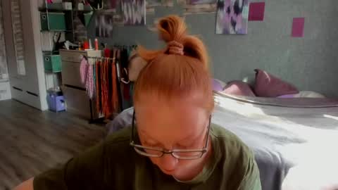 lucky_licky20 online show from April 23, 2:52 am