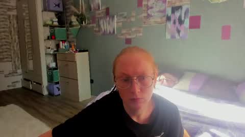 lucky_licky20 online show from June 24, 3:27 am