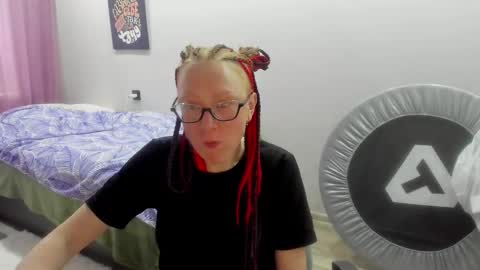 lucky_licky20 online show from February 13, 2:56 am