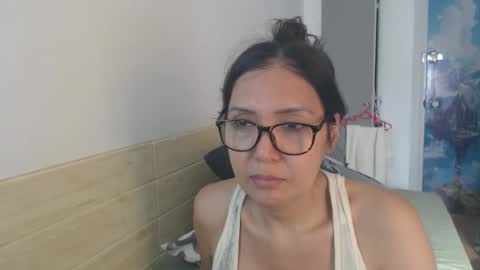 Snapshot of luckyisa chatting on October 15, 9:23 am angelisa online show from October 15, 9:23 am