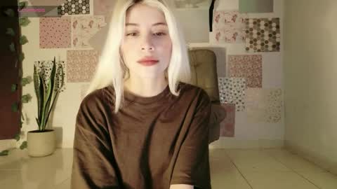 luckysapphire777 online show from April 25, 1:41 pm