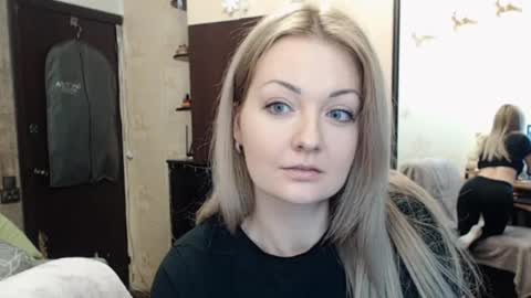 Snapshot of luckyshotgirl chatting on January 6, 12:13 pm LuckyShot online show from January 6, 12:13 pm
