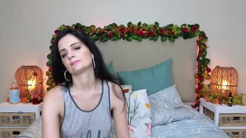 Snapshot of lucy1990xxx chatting on January 20, 10:04 pm Lucy online show from January 20, 10:04 pm