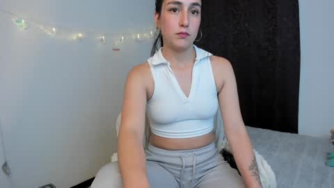 Snapshot of lucy_be chatting on December 13, 10:34 pm Lucia online show from December 13, 10:34 pm