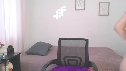 Snapshot of lucy_be chatting on September 23, 9:57 pm Lucia online show from September 23, 9:57 pm
