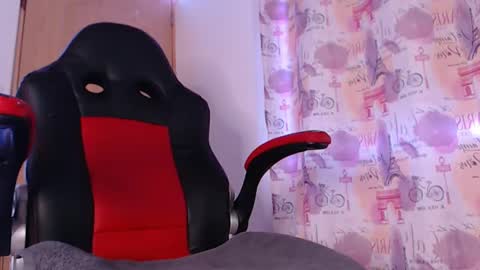 Snapshot of lucy_chanel chatting on February 6, 1:49 am lucy online show from February 6, 1:49 am