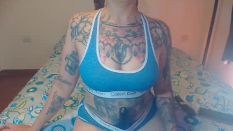 Snapshot of lucy_dreams69 chatting on October 13, 7:27 pm Lucia online show from October 13, 7:27 pm