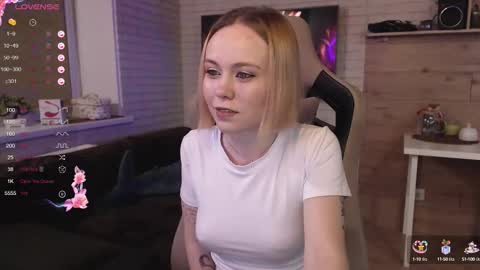 Snapshot of lucy_mirror chatting on September 13, 9:12 pm Lucy online show from September 13, 9:12 pm