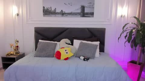 Lucy online show from April 21, 1:42 am