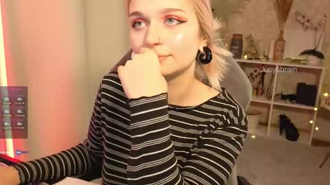 Snapshot of lucysbrain chatting on September 14, 6:50 pm Lucy online show from September 14, 6:50 pm