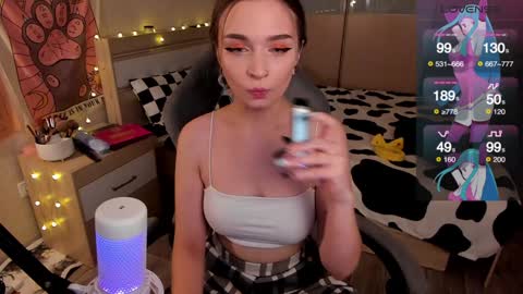 Snapshot of lucysbrain chatting on December 15, 12:49 pm Lucy online show from December 15, 12:49 pm