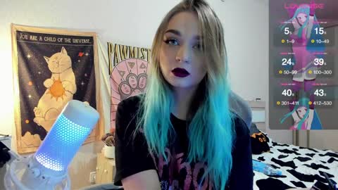 Snapshot of lucysbrain chatting on December 22, 7:21 pm Lucy online show from December 22, 7:21 pm