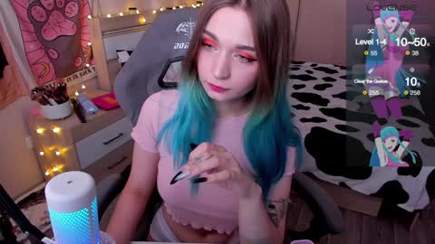 Snapshot of lucysbrain chatting on December 14, 9:40 am Lucy online show from December 14, 9:40 am