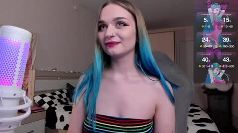 Snapshot of lucysbrain chatting on December 4, 2:31 am Lucy online show from December 4, 2:31 am