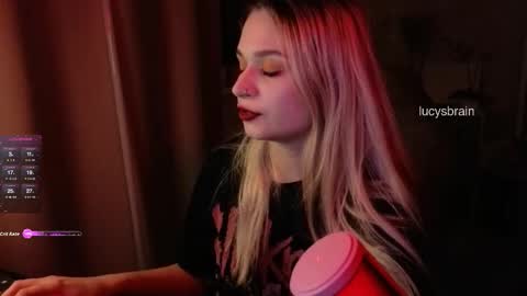 Snapshot of lucysbrain chatting on October 1, 7:41 pm Lucy online show from October 1, 7:41 pm