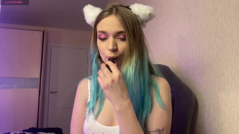 Snapshot of lucysbrain chatting on January 6, 9:43 pm Lucy online show from January 6, 9:43 pm