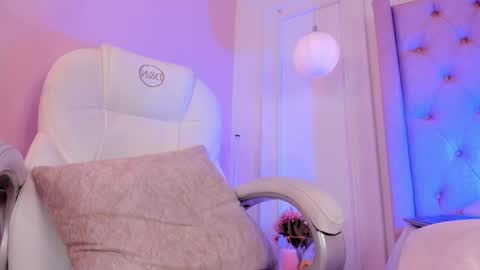 Lucy online show from December 5, 5:40 am