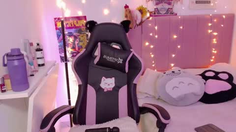 LUCYY FROM HOME  online show from April 15, 1:50 am