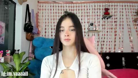 Snapshot of lucyy_tayy chatting on September 23, 9:57 pm The love of your life 3 online show from September 23, 9:57 pm