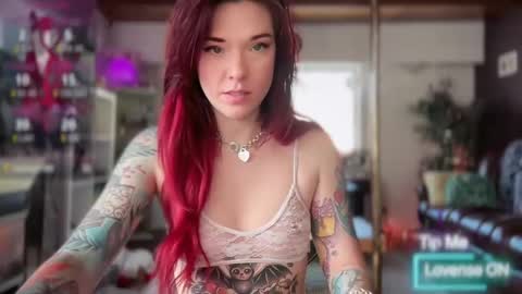 Luubeam             INSTA luubeammm TWITTER lunaisreallycu1 online show from April 6, 9:27 pm