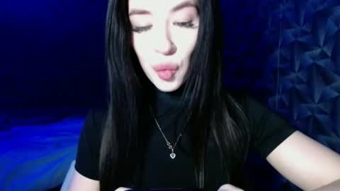 luisa lovedom online show from March 29, 4:06 pm