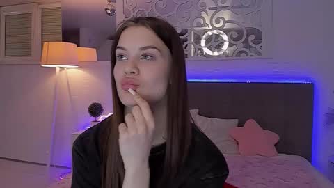 LuisaClover online show from April 19, 6:10 pm